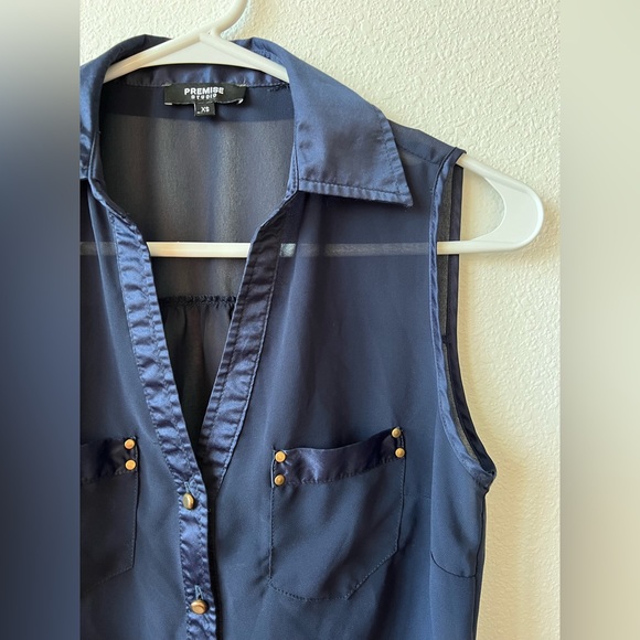 Button-up Blouse - Picture 2 of 3